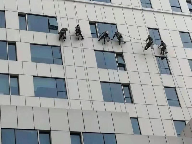 外墙清洗、高空作业施工与开荒保洁:全方位服务,守护您的空间之美